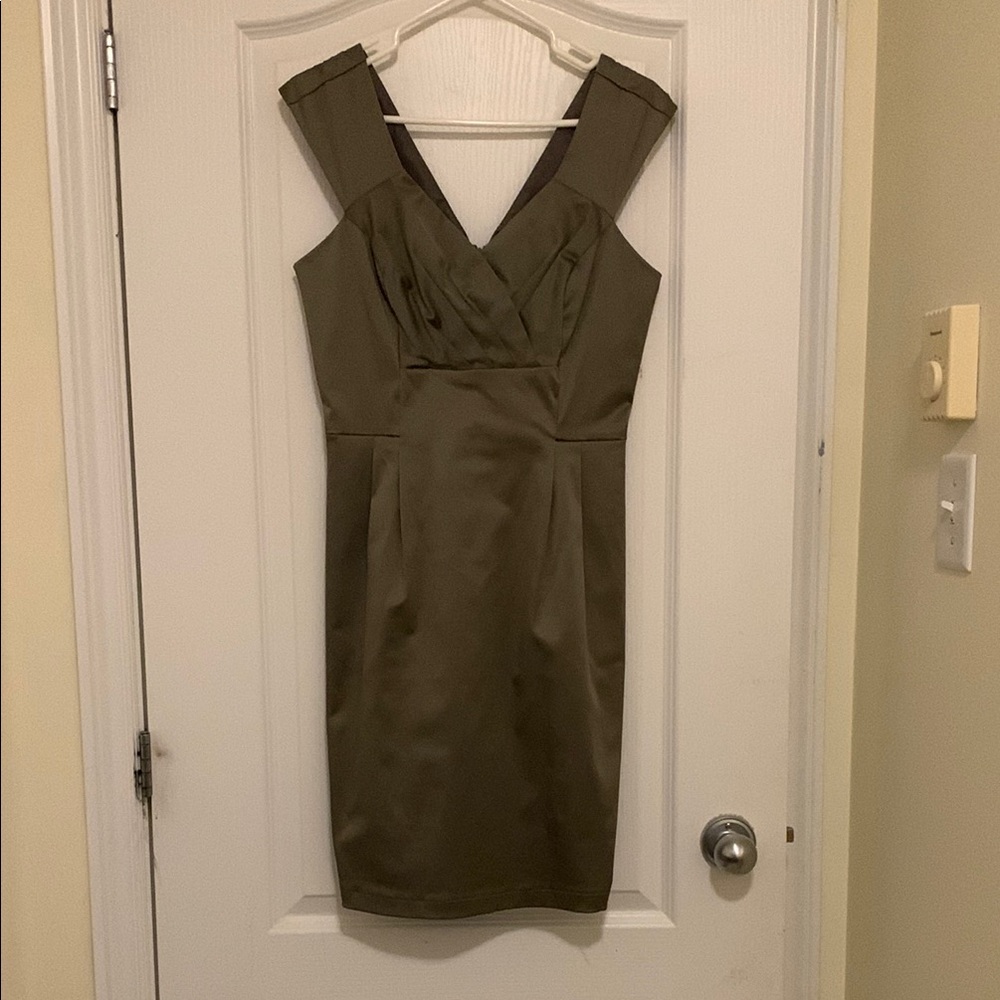 Grey Sheath Dress with V-Neck for Cocktail Night Out